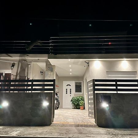 Red Harmony By The Sea Pool And Balcony Apartment Kalamata Luaran gambar
