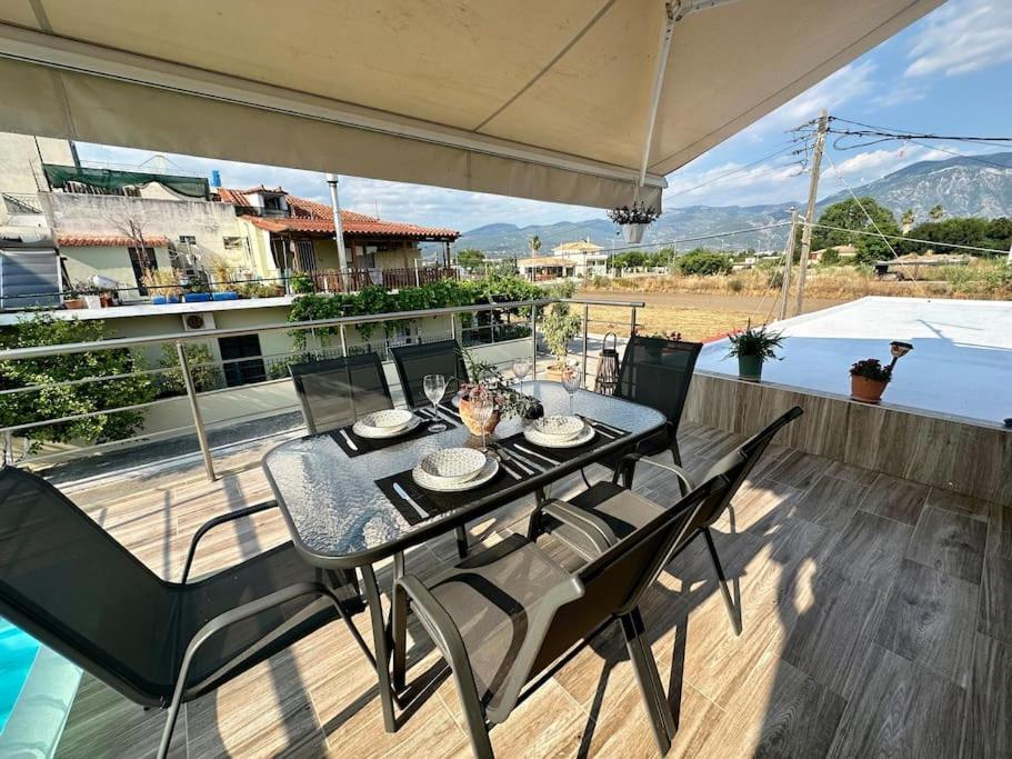Red Harmony By The Sea Pool And Balcony Apartment Kalamata Luaran gambar