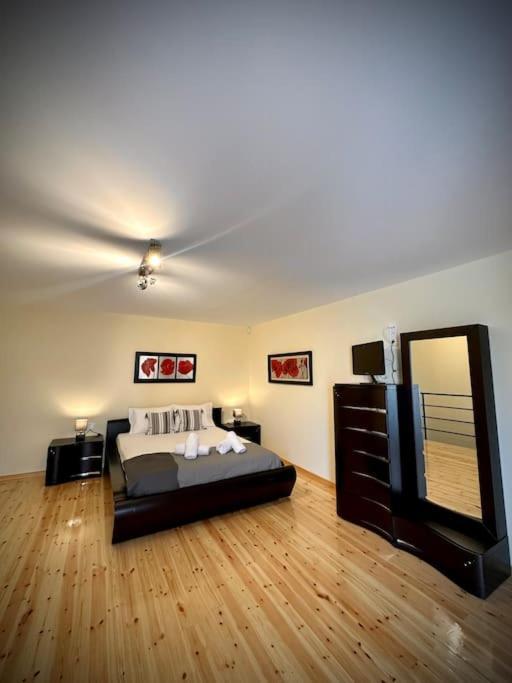 Red Harmony By The Sea Pool And Balcony Apartment Kalamata Luaran gambar