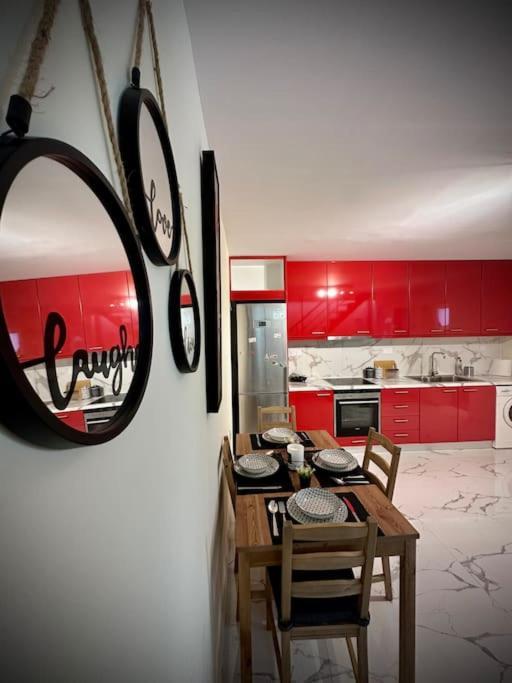 Red Harmony By The Sea Pool And Balcony Apartment Kalamata Luaran gambar