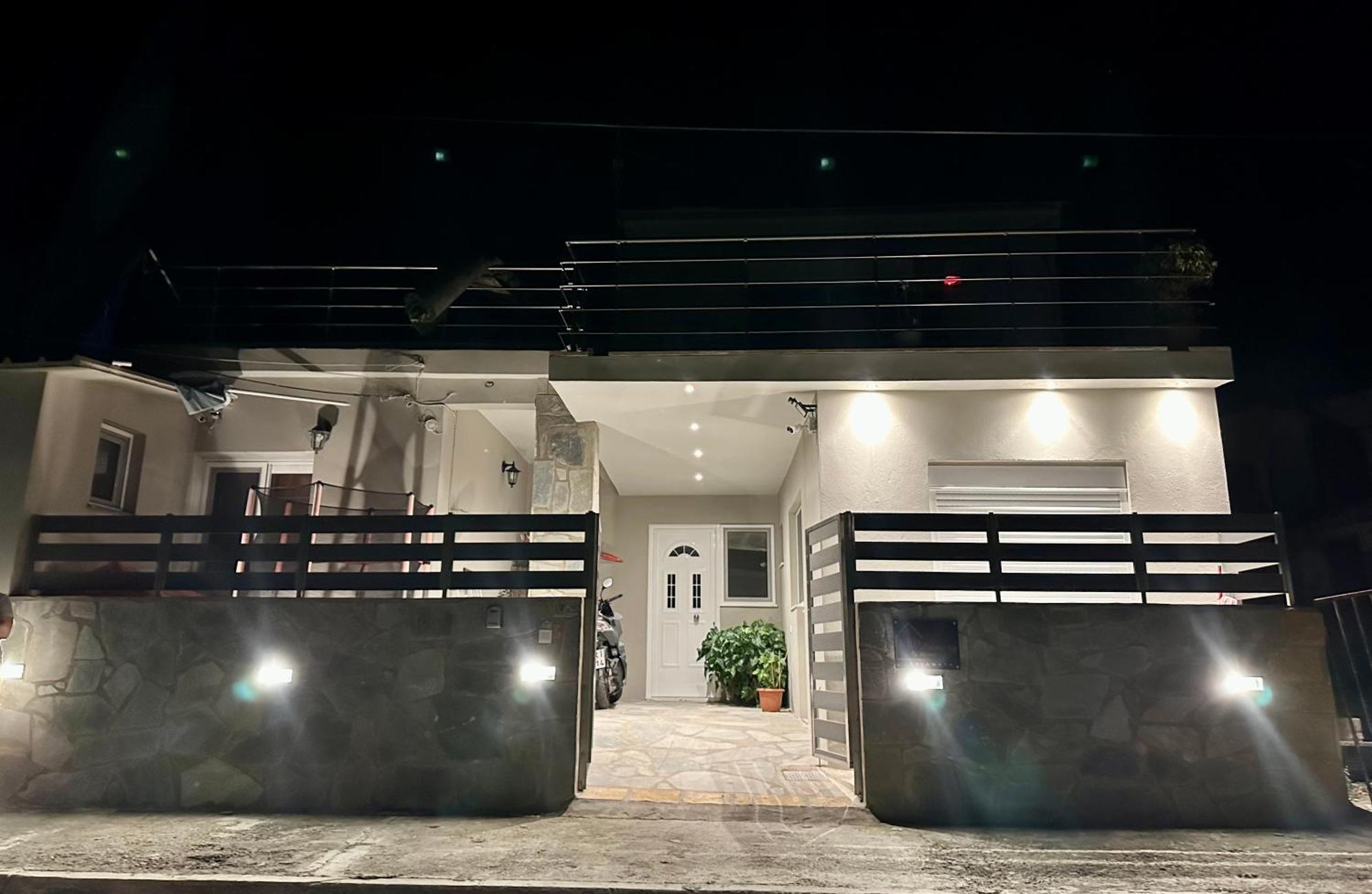 Red Harmony By The Sea Pool And Balcony Apartment Kalamata Luaran gambar